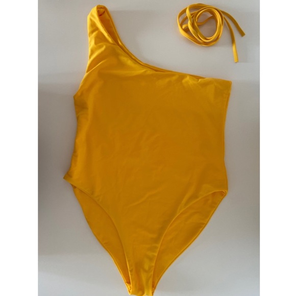 One should yellow one piece swimsuit - Picture 2 of 2